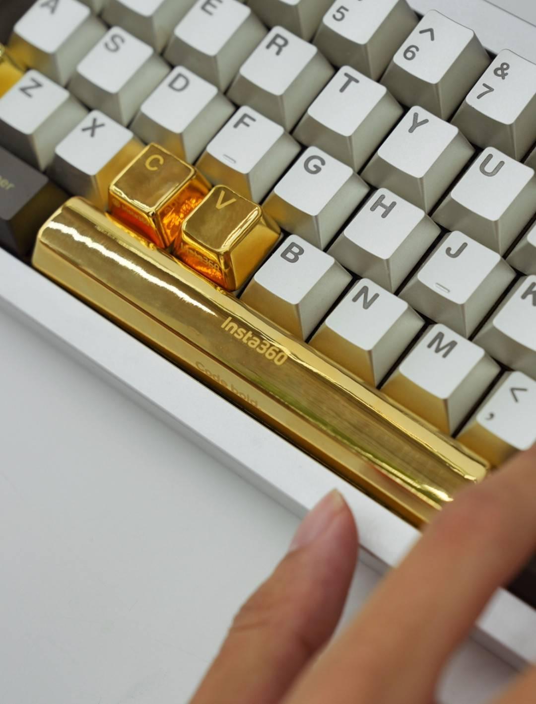 黄金价格飙升,“程序员节”员工被奖励价值近4万元“黄金空格键”