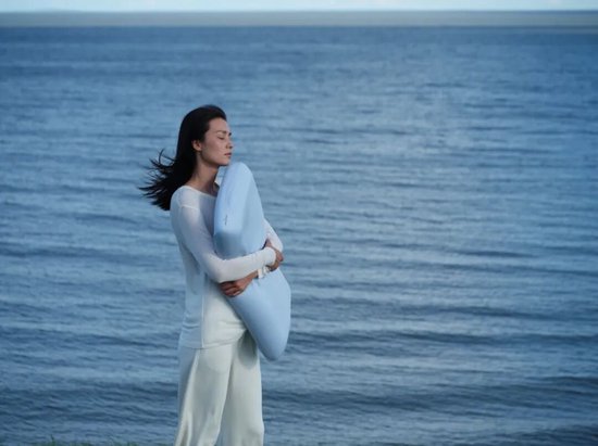 一年卖出 300 多万个枕头，亚朵跨行做对了什么丨晚点周末