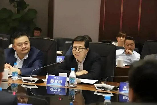 三季度扭亏！江苏“江阴之子”缪文彬的光伏“脱困战”