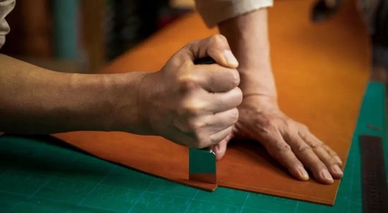 中信证券：该红的不红