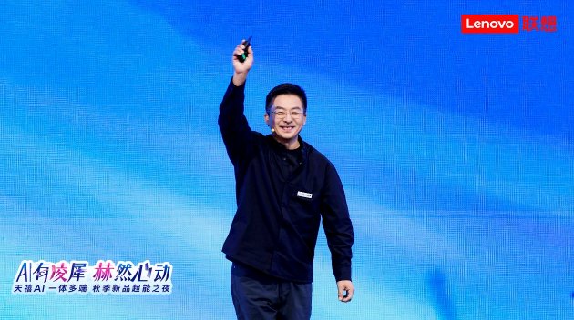 张凌赫代言！联想moto X70 Air AI手机亮相 天禧AI 3.5重磅发布