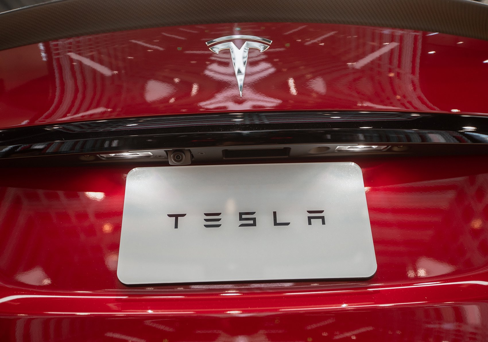 特斯拉官宣！这款车正式开售，28.85万元起！特斯拉第三季度全球交付49.7万辆创新高，公司股价上涨了约40%