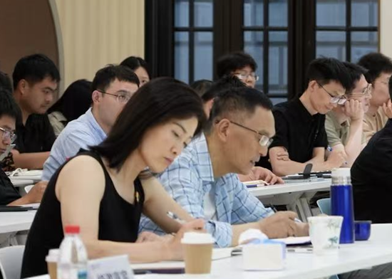 任莉:泉清果硕忆国斌