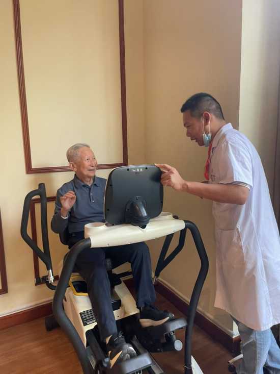 10万港人北上养老,“银发经济”开辟新蓝海