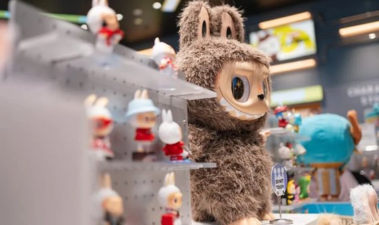 专家称拉布布泡沫正破裂，投行警告Q4业绩或不及预期