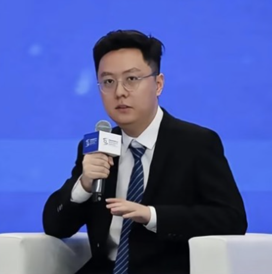 梁文锋代表DeepSeek,他代表梁文锋