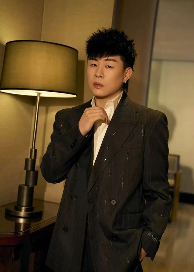 胡彦斌发文道歉:没有想要瞒着,也没有义务向全世界汇报