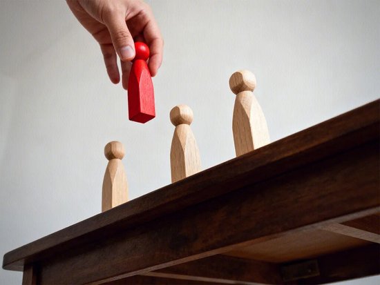 “90后”许思敏接任娃哈哈董事长，宗馥莉以退为进？