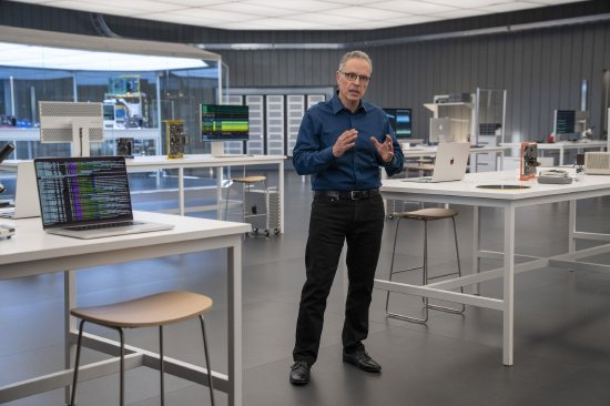 苹果芯片项目核心人物Srouji澄清传言 称他“近期”不会离职-313啦实用网