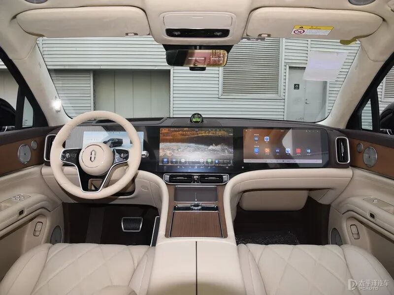 问界销冠天团再放大招！1.5万补贴延期，2026前下单都划算？