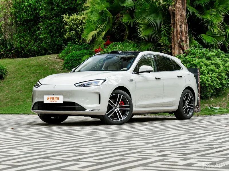 问界销冠天团再放大招！1.5万补贴延期，2026前下单都划算？