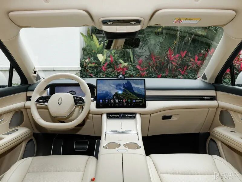 问界销冠天团再放大招！1.5万补贴延期，2026前下单都划算？