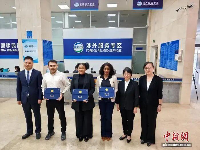 封关首日，爆了！三亚免税狂卖1.18亿元！有苹果手机便宜2140元