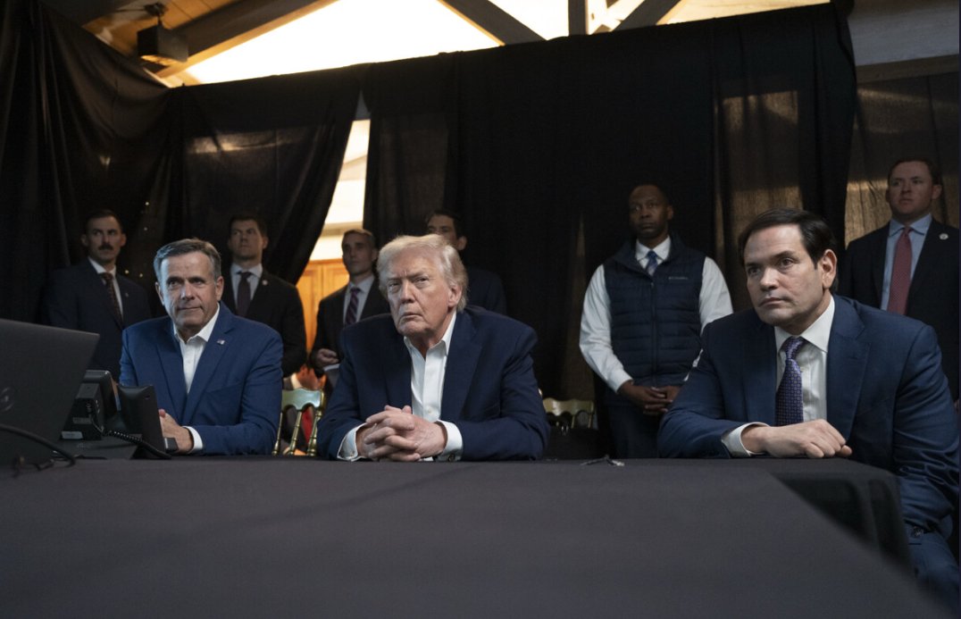 特朗普发布观看美对委行动照片