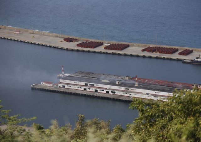 第1现场｜遭袭后的委内瑞拉：药店排队、油站关闭、民众集会抗议