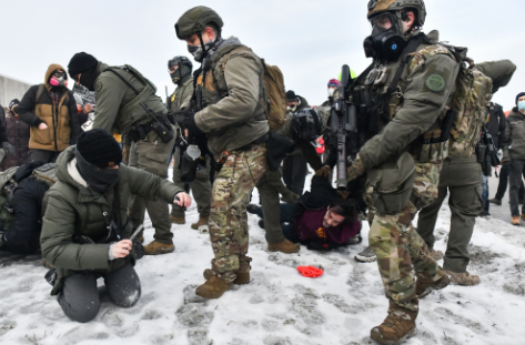 美国明尼阿波利斯市枪击事件发酵 民众抗议移民与海关执法局-313啦实用网