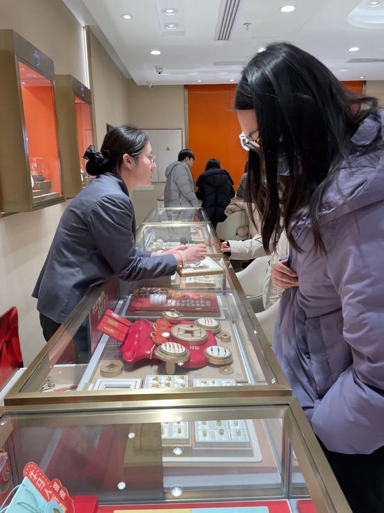 持续上涨！现货黄金站上4800美元-313啦实用网