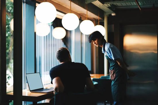 稳定、体面、能挣钱的“好工作”，年轻人不买账了？