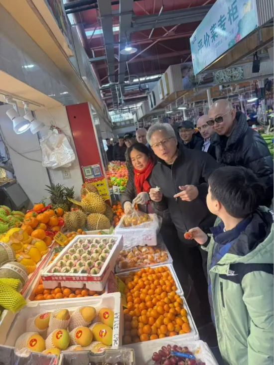 黄仁勋2026首度来华：逛上海菜市场还发红包 晚上参加年会-313啦实用网