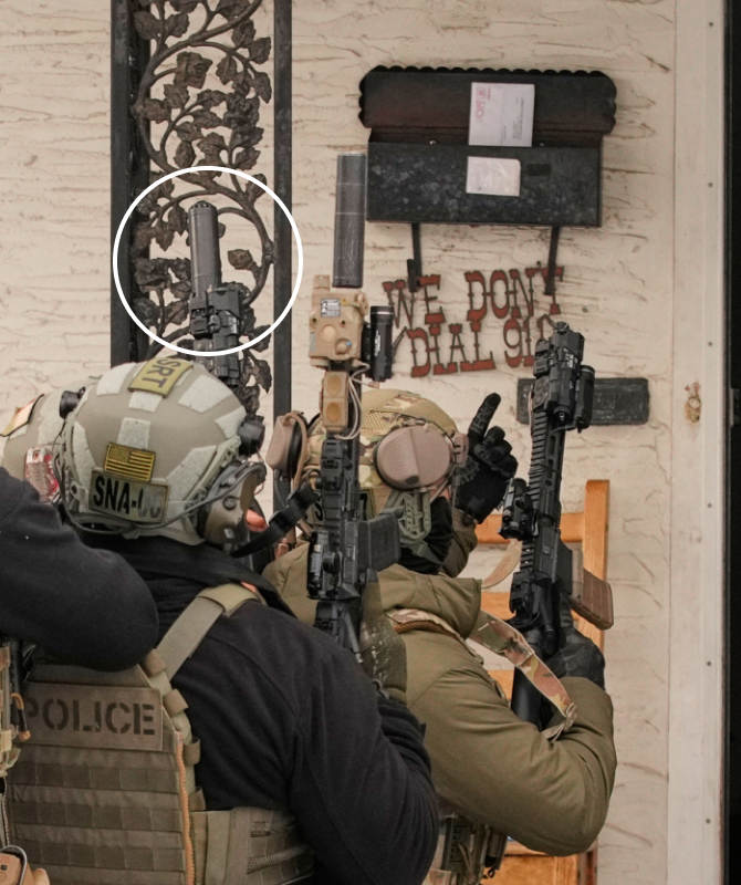 照片曝光！美媒：美移民执法行动部分武器疑似直接来自战场