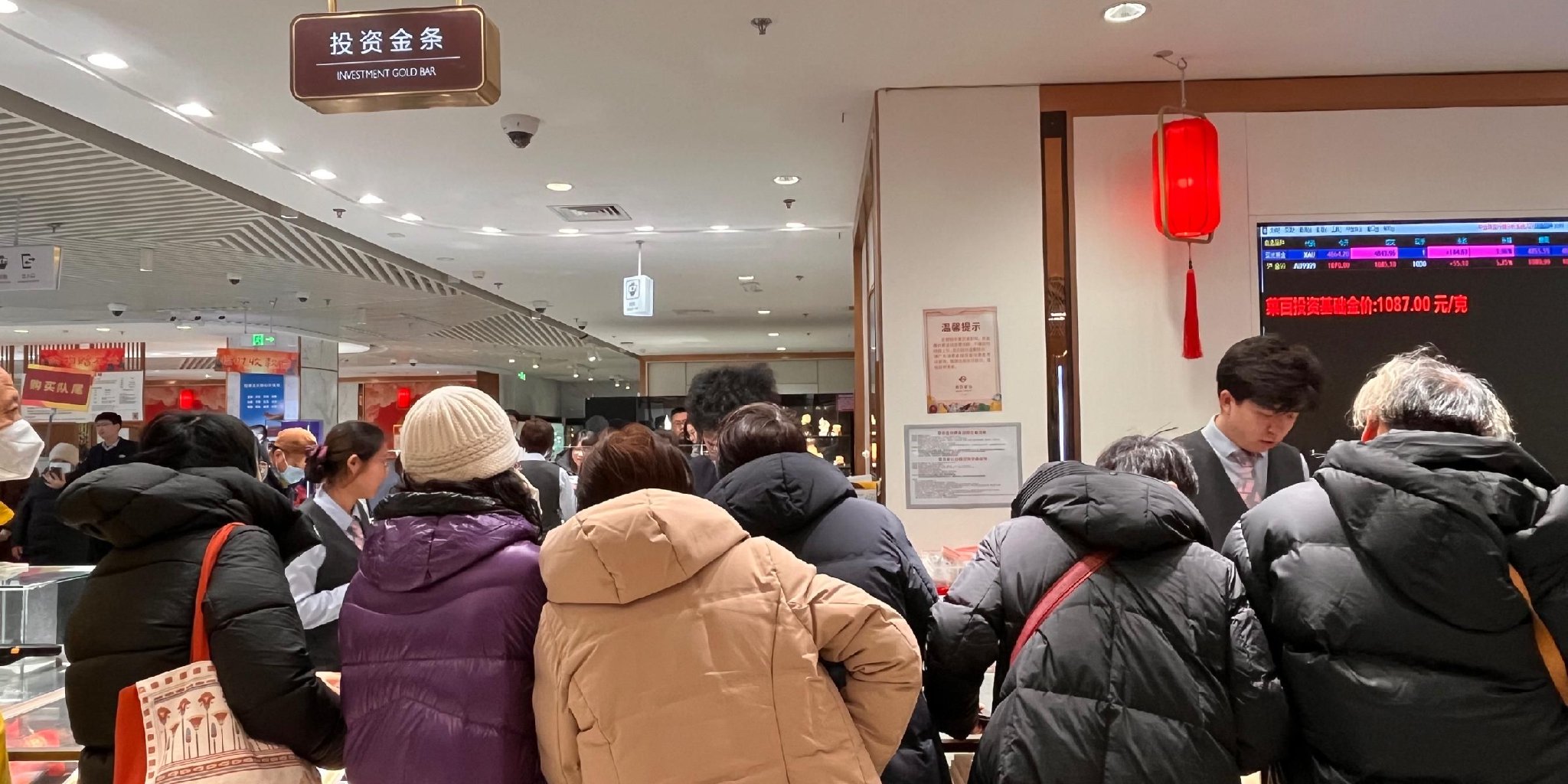 现场直击菜百黄金热：“我就要10克，有没有！”“排俩小时，卖不卖？”-313啦实用网