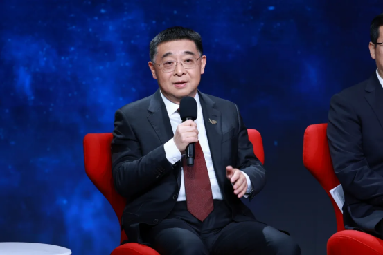 AI大模型,开始炼钢了?!这场对话,信息量很大→