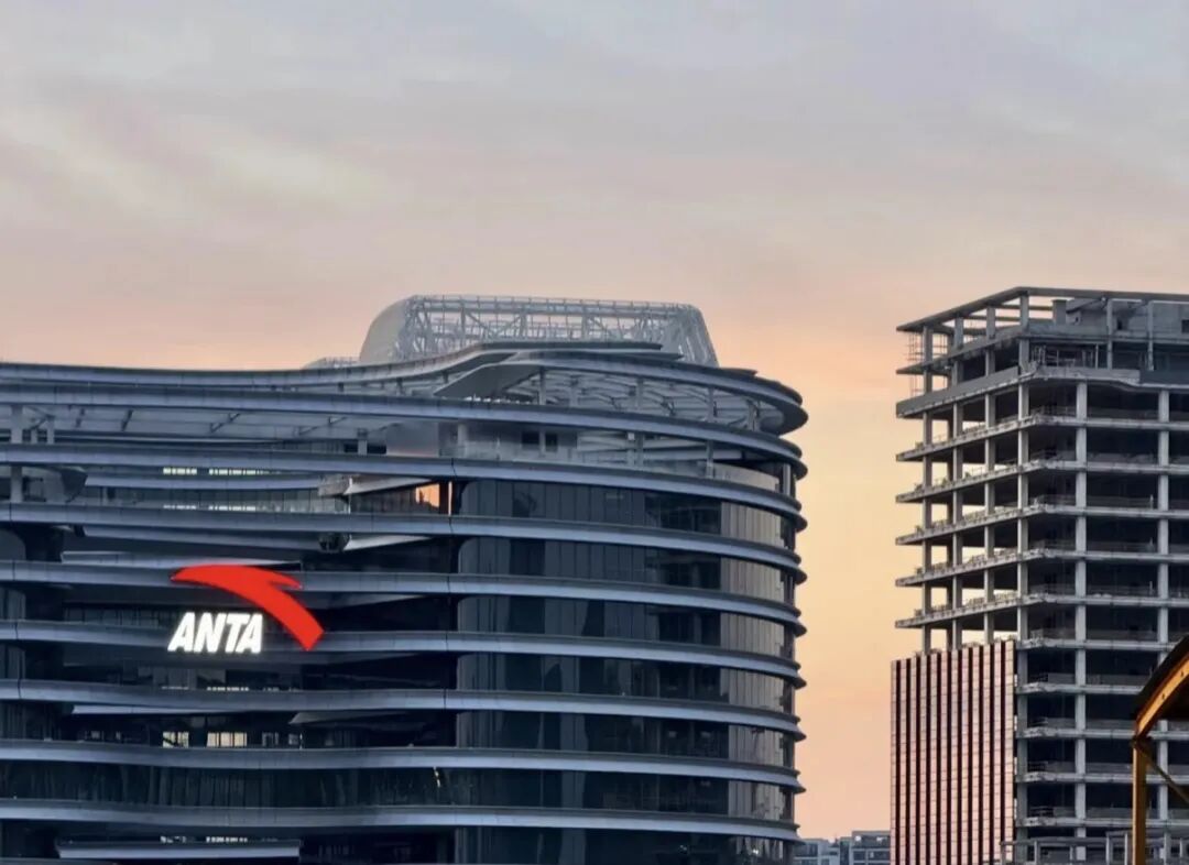 安踏120亿收购彪马29%股权!2026中国跨国并购首单落地