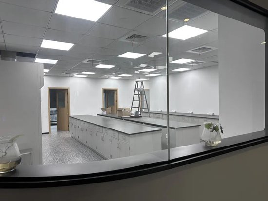 肿瘤药断供数月,患者“自费1万多元1瓶还买不到”!知名药企大门被贴封条,部分办公室已清空