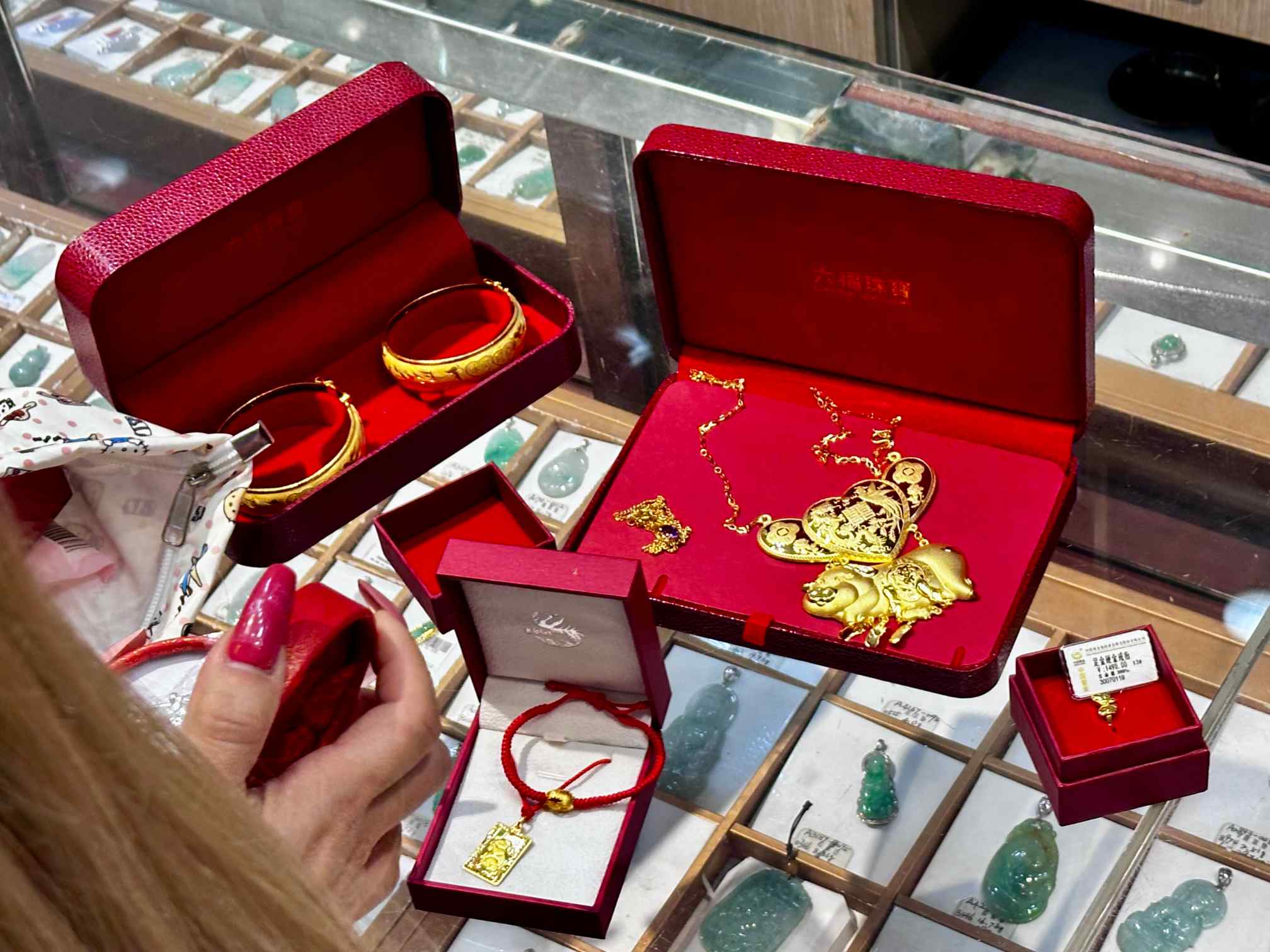 被老铺黄金们劝退，年轻人涌向广州打金一条街，50克金镯工费不到千元-313啦实用网