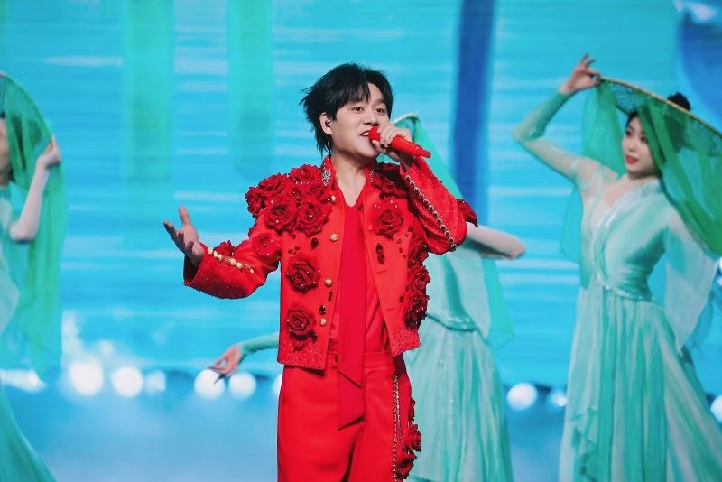 洛琦湖南卫视春晚一身红装献唱 网友马年真是红得发紫-313啦实用网