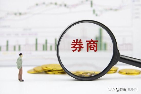 券商一年少近8000人，公募却九次刷新纪录：金融人正“用脚投票”