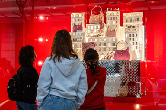 中国年轻人转向平替消费，奢侈品巨头在华押注失策-313啦实用网