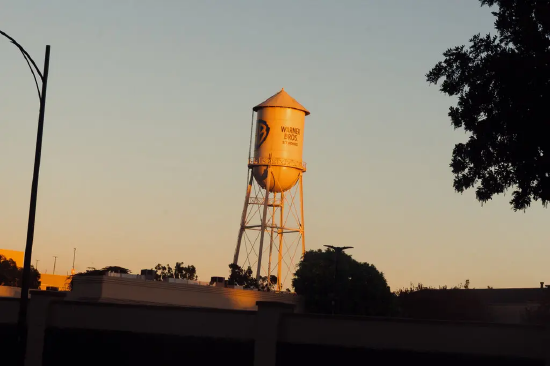 消息称华纳兄弟探索考虑重启与派拉蒙并购谈判-313啦实用网