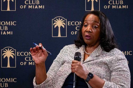 美联储理事库克称央行可能无法应对人工智能引发的失业-313啦实用网