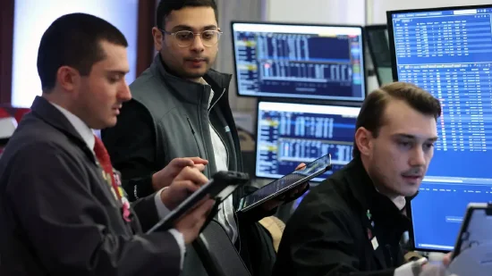 尾盘：道指上涨400点，软件股从AI冲击担忧中反弹-313啦实用网