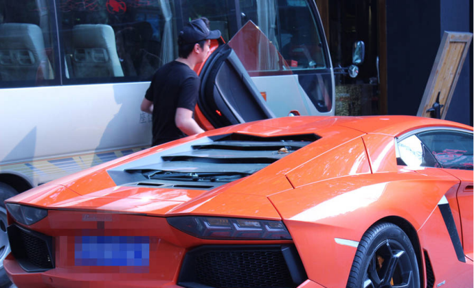 父亲身家超过李嘉诚,他不爱美女爱丑女,继承60亿家产坐地铁上班-313啦实用网