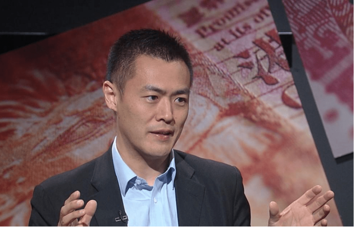 父亲身家超过李嘉诚,他不爱美女爱丑女,继承60亿家产坐地铁上班