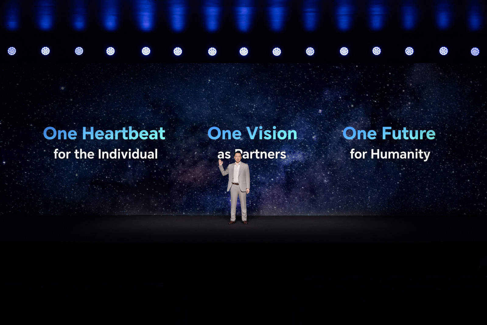 荣耀提出AHI理念 CEO李健：让AI既有IQ又有EQ-313啦实用网