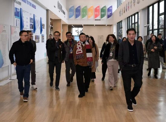 马云现身杭州云谷学校交流AI，蔡崇信、吴泳铭等阿里核心管理层罕见聚齐-313啦实用网