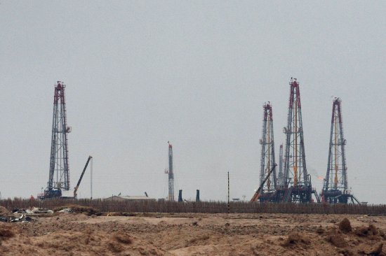 伊拉克大型油田开始停产 霍尔木兹危机若无好转恐减产300万桶/日-313啦实用网