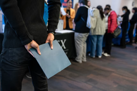 周五就业报告前瞻：美国劳动力市场进入“低招聘、低裁员”新常态-313啦实用网