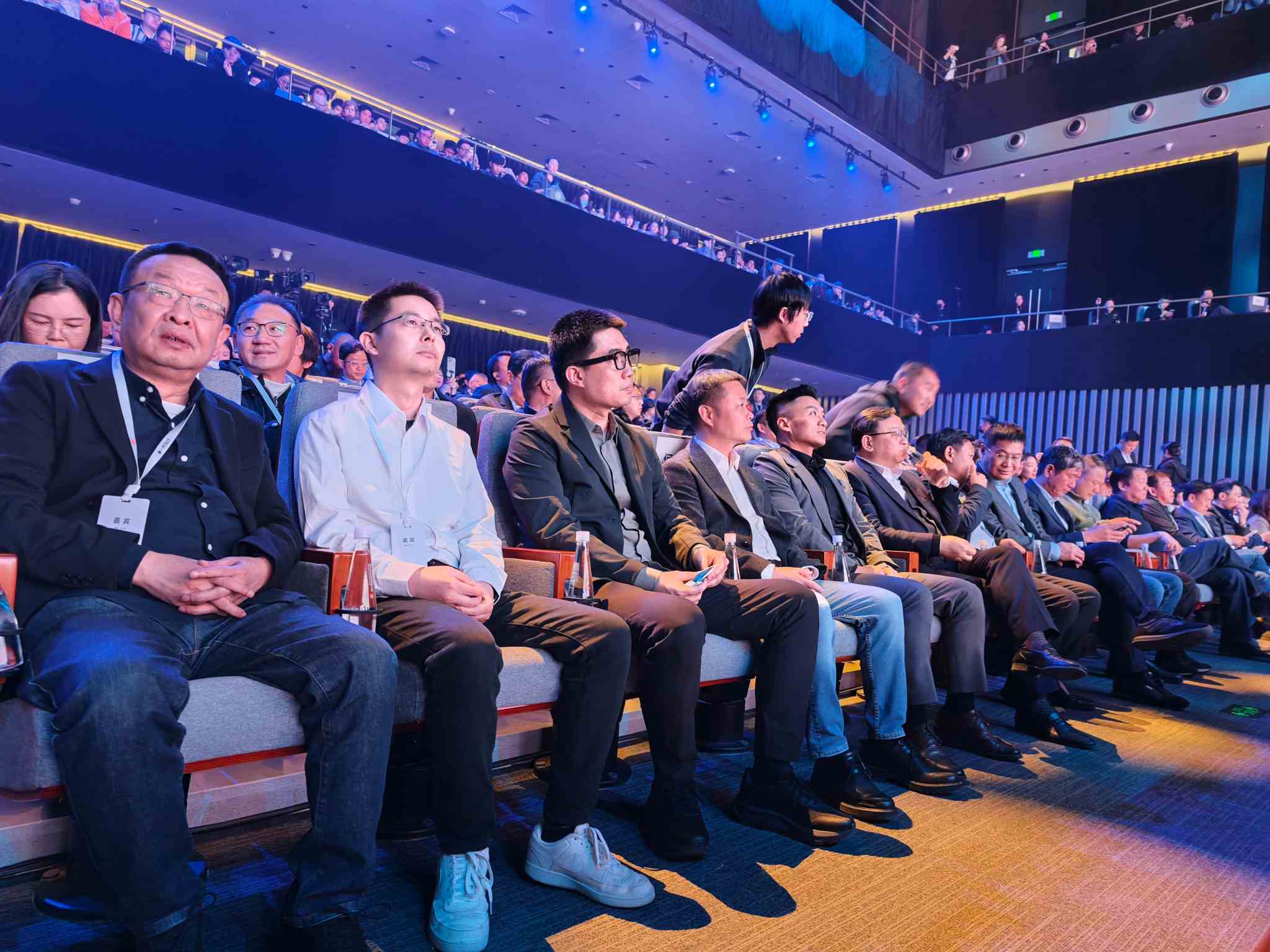 小米汽车首次换代发布会举行 王传福、何小鹏等车企高管齐聚现场-313啦实用网