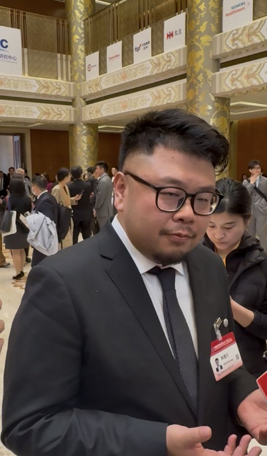 强脑科技韩璧丞:感谢马斯克与奥特曼 未来残疾人可以用意念打字-313啦实用网