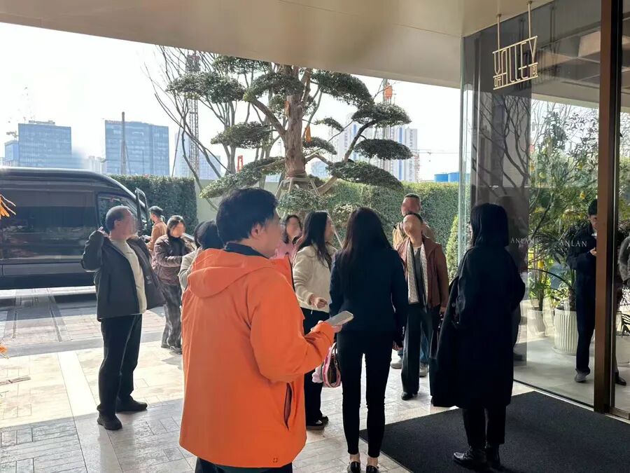 上海售楼处意外一幕！不少人从迪拜赶来“打新”，看的都是5000万起步的房子：受国际局势影响想回国置业生活-313啦实用网