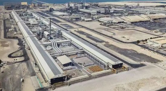 伊朗称击毁一架美军E-3预警机，画面显示机身断成两截，单架替换成本超7亿美元