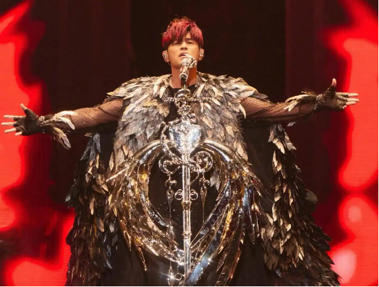 3小时只唱90分钟？周杰伦演唱会被指“严重划水”，老粉直呼避雷，巨星传奇利润暴跌202%-313啦实用网